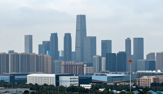 企业信息更新:两种做法的对比与实际取舍